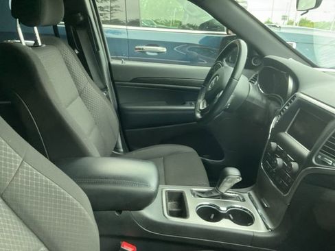 Used 2021 Jeep Grand Cherokee Laredo RWD image 4