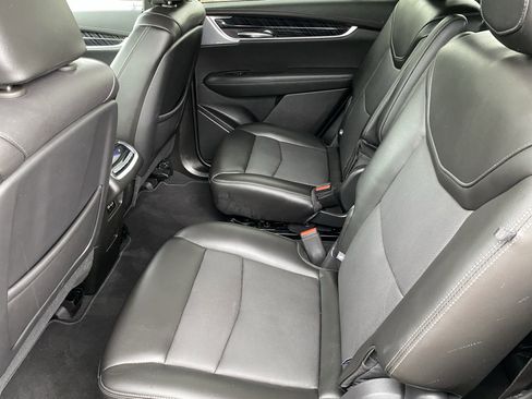 Used 2025 Cadillac XT6 Premium Luxury image 17