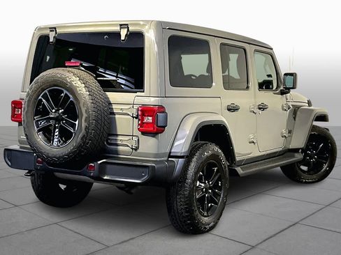 Used 2022 Jeep Wrangler Unlimited Sahara image 12