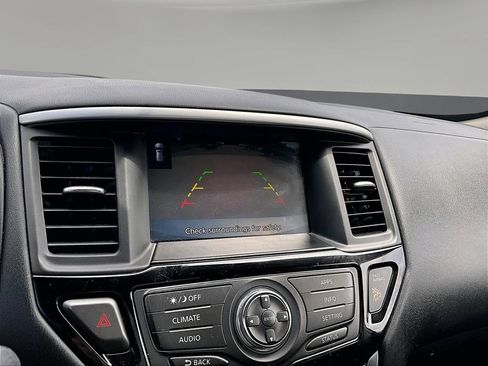Used 2019 Nissan Pathfinder SV AWD/4WD image 18
