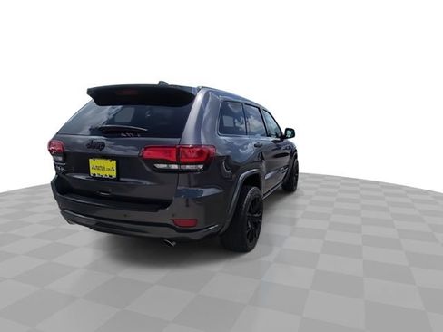 Used 2017 Jeep Grand Cherokee Altitude RWD image 8