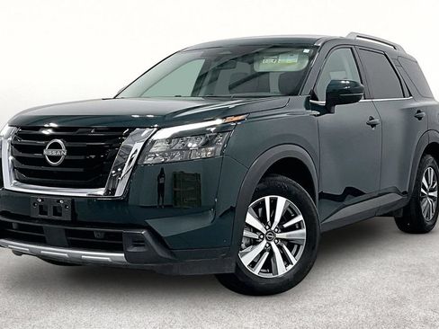 Used 2025 Nissan Pathfinder SL FWD image 14