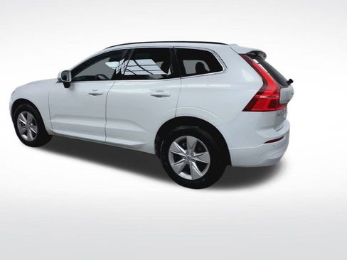 Used 2022 Volvo XC60 B5 Momentum image 22