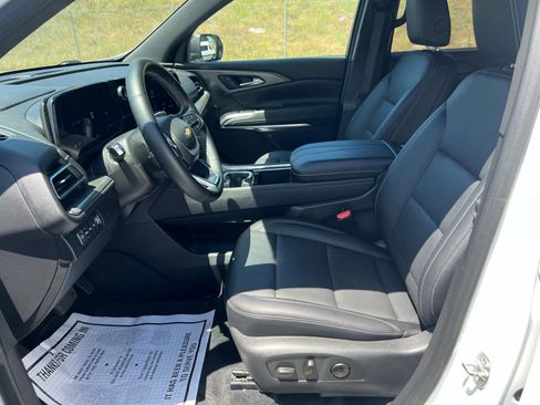 Used 2025 Chevrolet Traverse LT AWD/4WD image 12