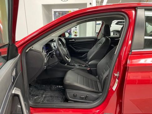Used 2022 Volkswagen Jetta SE w/ Panoramic Sunroof Package FWD image 7