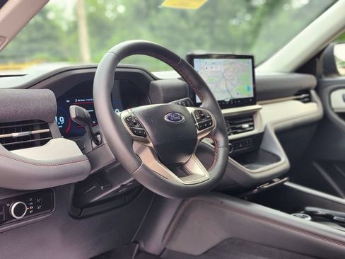 Certified 2025 Ford Explorer Active AWD/4WD image 20