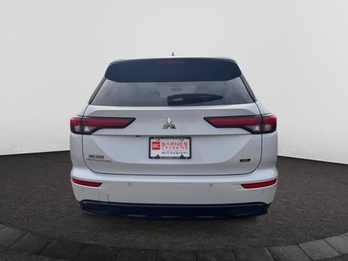 Used 2023 Mitsubishi Outlander SE Black Edition image 5