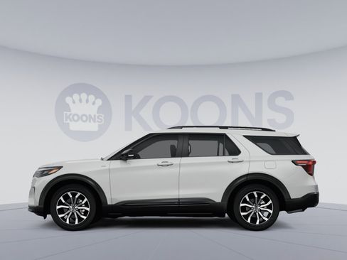 Used 2025 Ford Explorer ST-Line AWD/4WD image 2