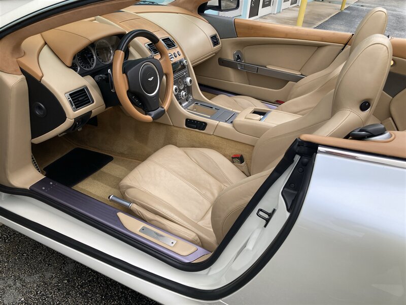 Used 2011 Aston Martin DB9 Volante RWD image 14