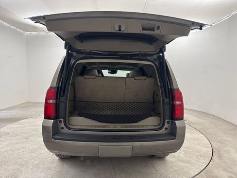 Used 2019 Chevrolet Tahoe LT w/ Luxury Package RWD image 24