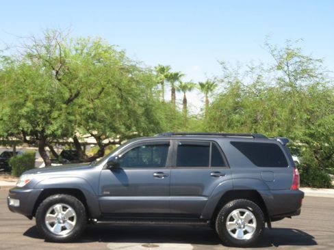 Used 2004 Toyota 4Runner 4WD image 2