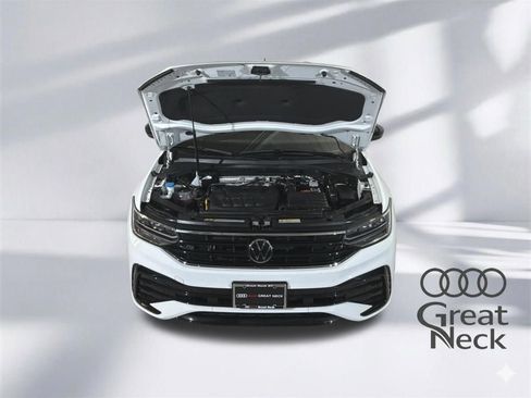 Used 2022 Volkswagen Tiguan SE R-Line image 16