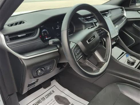 Used 2021 Jeep Grand Cherokee L Laredo image 10