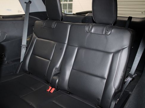 Used 2023 Ford Explorer XLT w/ Equipment Group 202A AWD/4WD image 21