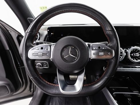 Used 2023 Mercedes-Benz EQB 300 4MATIC image 11
