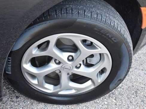 Used 2023 Chrysler Pacifica Limited AWD/4WD image 14