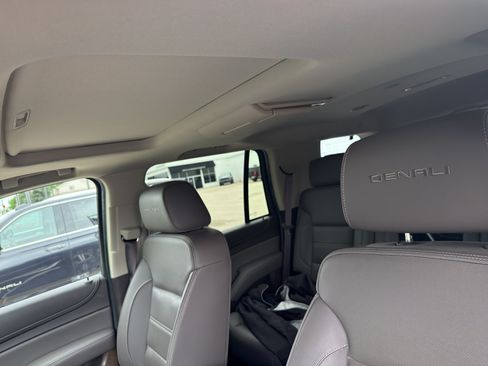 Used 2018 GMC Yukon Denali w/ Denali Ultimate Package AWD/4WD image 7