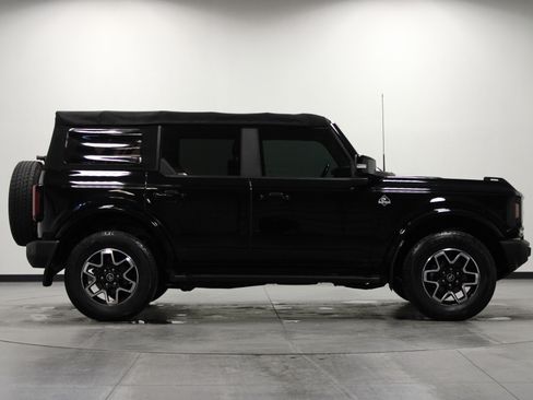 Used 2021 Ford Bronco Outer Banks image 3