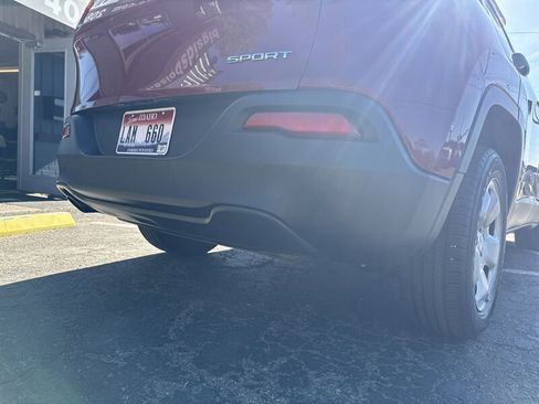 Used 2014 Jeep Cherokee Sport FWD image 9