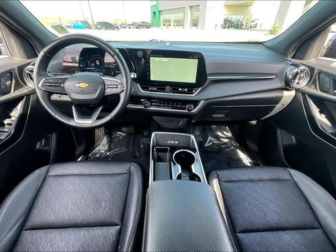 Used 2025 Chevrolet Equinox LT w/ Convenience Package II image 16