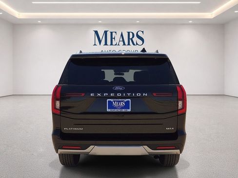 Used 2025 Ford Expedition Max Platinum AWD/4WD image 4