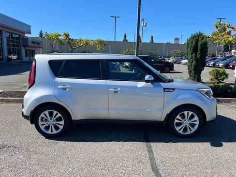 Used 2015 Kia Soul + FWD image 6