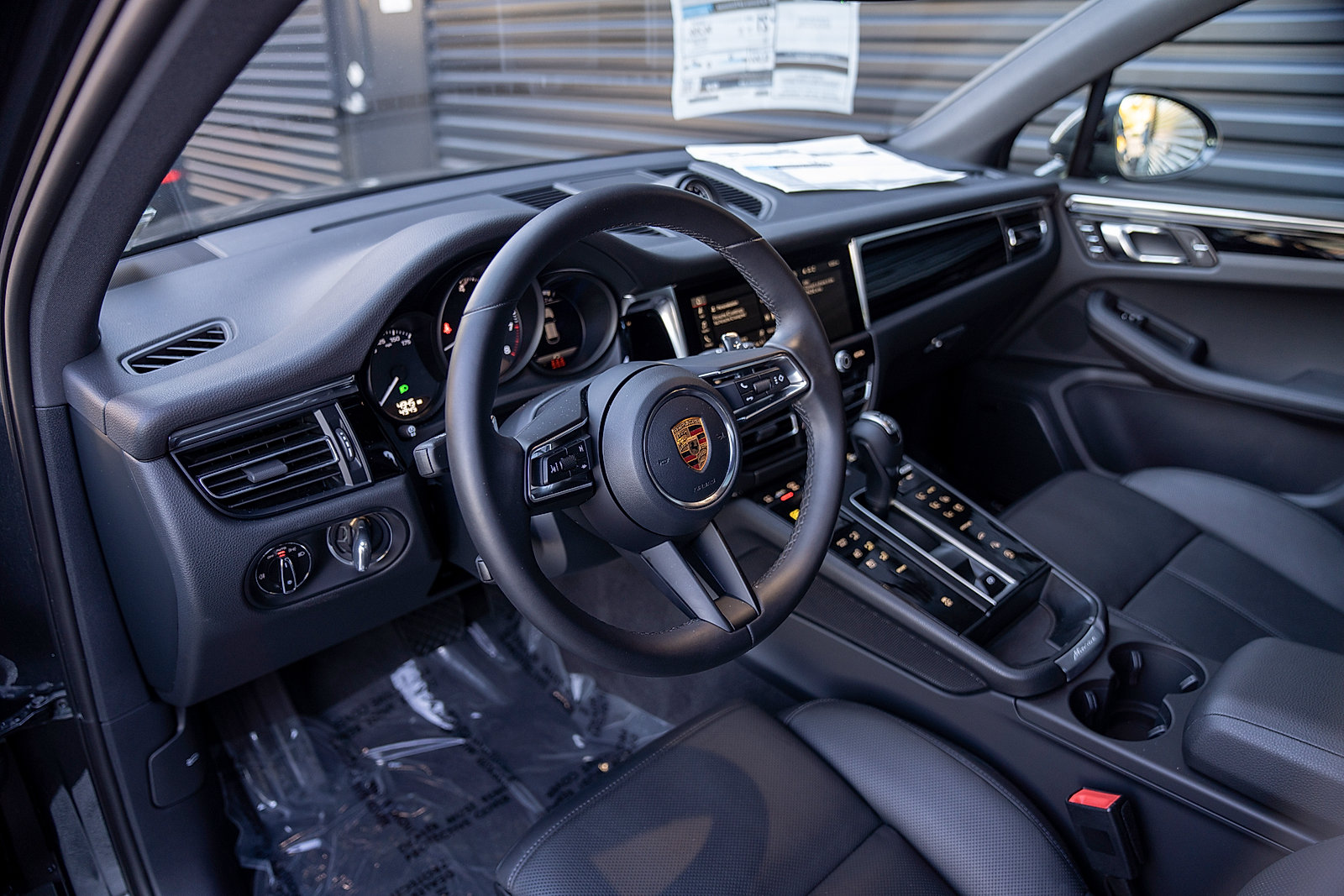Certified 2026 Porsche Macan AWD/4WD image 4