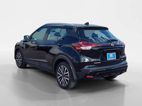 Used 2023 Nissan Kicks SV image 3