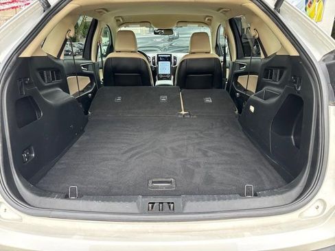 Used 2021 Ford Edge SEL w/ Convenience Package FWD image 12