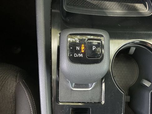 Used 2025 Nissan Rogue SV FWD image 23