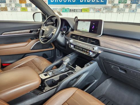 Used 2021 Kia Telluride SX w/ SX Prestige Package AWD/4WD image 2