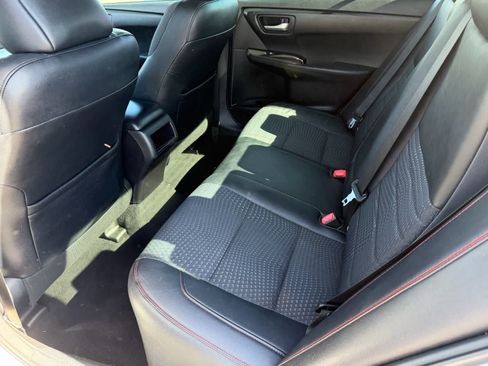 Used 2015 Toyota Camry SE w/ Moonroof Package FWD image 15