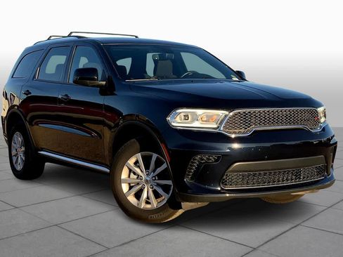 Used 2024 Dodge Durango SXT w/ 3rd Row Seating Group image 3