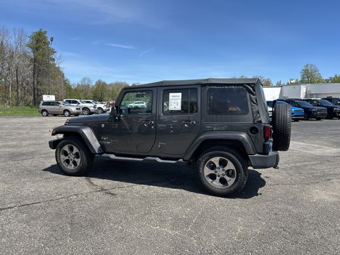 Used 2018 Jeep Wrangler Unlimited Sahara w/ Trailer Tow Group AWD/4WD image 5