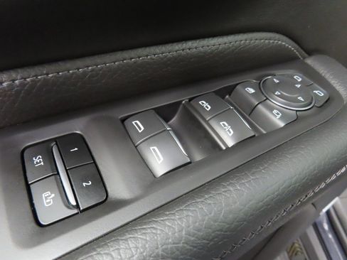 Used 2024 GMC Yukon XL Denali w/ Advanced Technology Package image 74