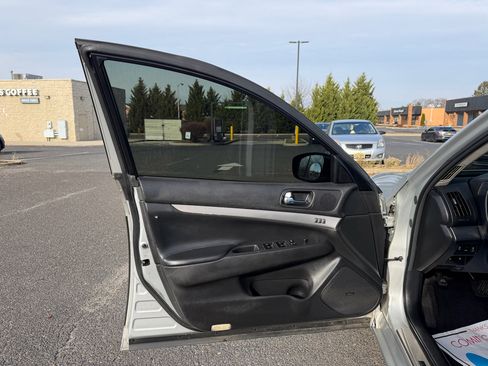 Used 2013 INFINITI G37 x w/ Premium Pkg image 9