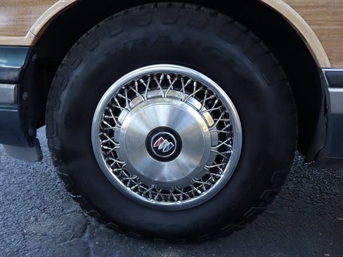 Used 1996 Buick Roadmaster Estate RWD image 39