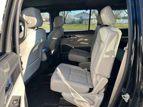 New 2025 Jeep Wagoneer Series II w/ Convenience Group I image 12