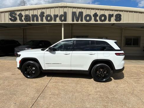 Used 2023 Jeep Grand Cherokee Limited w/ Luxury Tech Group II image 10