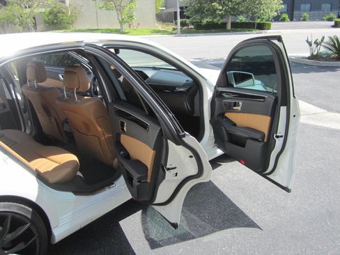 Used 2010 Mercedes-Benz E 550 Sedan image 15