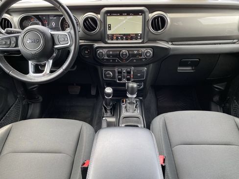 Used 2022 Jeep Wrangler Unlimited Sahara AWD/4WD image 13