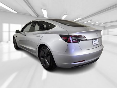 Used 2018 Tesla Model 3 Long Range image 4