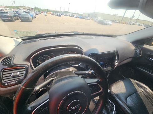 Used 2018 Jeep Compass Limited AWD/4WD image 5