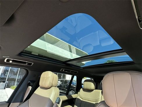 Used 2025 Land Rover Range Rover Long Wheelbase SE image 29