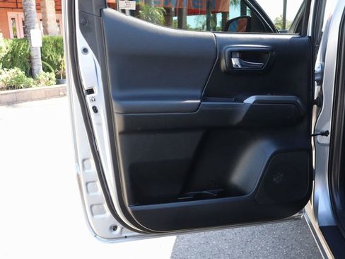 Used 2017 Toyota Tacoma TRD Off-Road RWD image 34