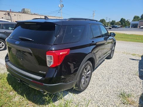 Used 2022 Ford Explorer XLT w/ Equipment Group 202A AWD/4WD image 8
