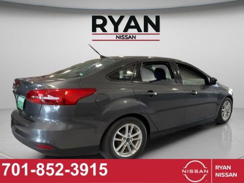 Used 2017 Ford Focus SE w/ Cold Weather Package image 5