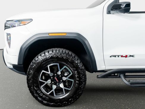 Used 2025 GMC Canyon AT4 w/ AT4X Package image 17
