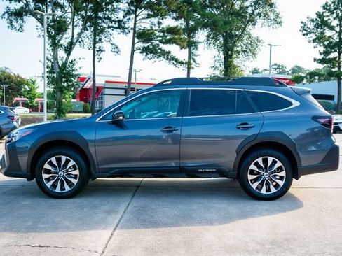 Used 2025 Subaru Outback Limited AWD/4WD image 2