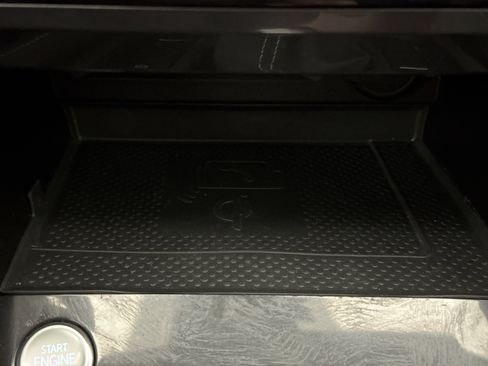 Used 2022 Volkswagen Tiguan SE image 16